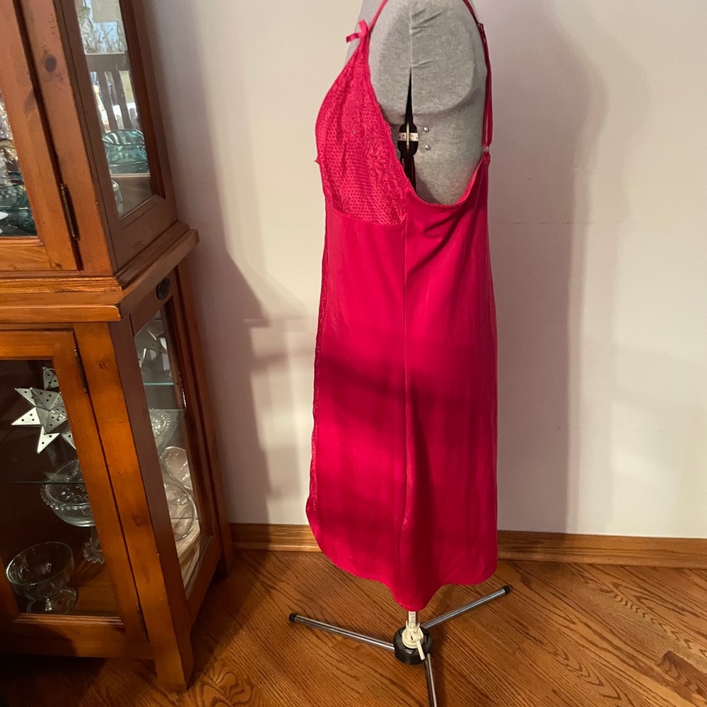 Delta Burke Vibrant Red Lace Chemise bow detail - Picture 4 of 7